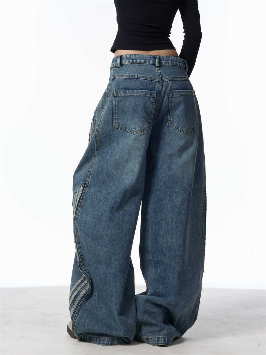 Halloy™ Striped Accented Curved Cut Jeans