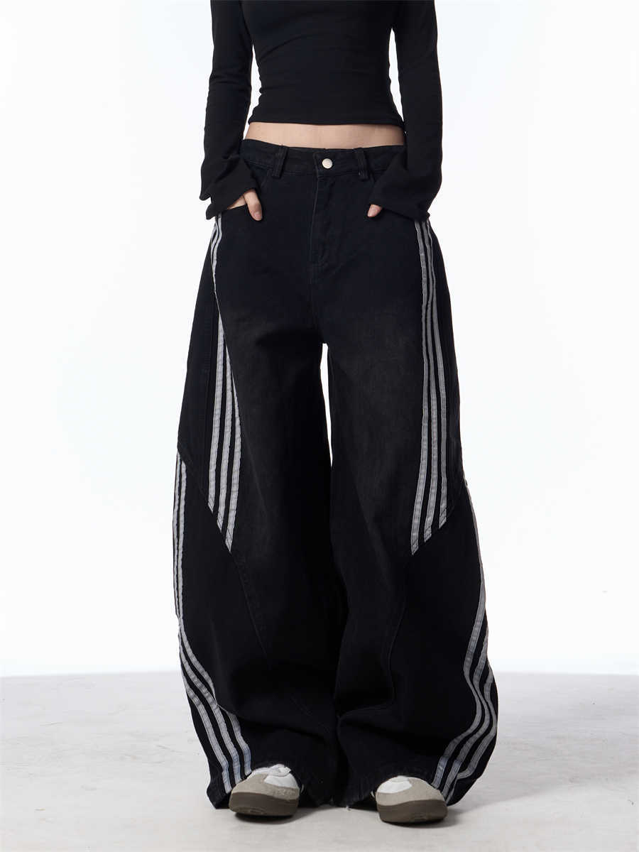 Halloy™ Striped Accented Curved Cut Jeans