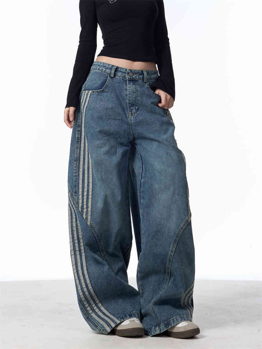 Halloy™ Striped Accented Curved Cut Jeans