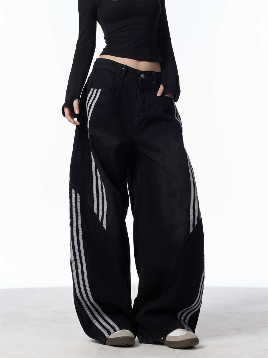Halloy™ Striped Accented Curved Cut Jeans