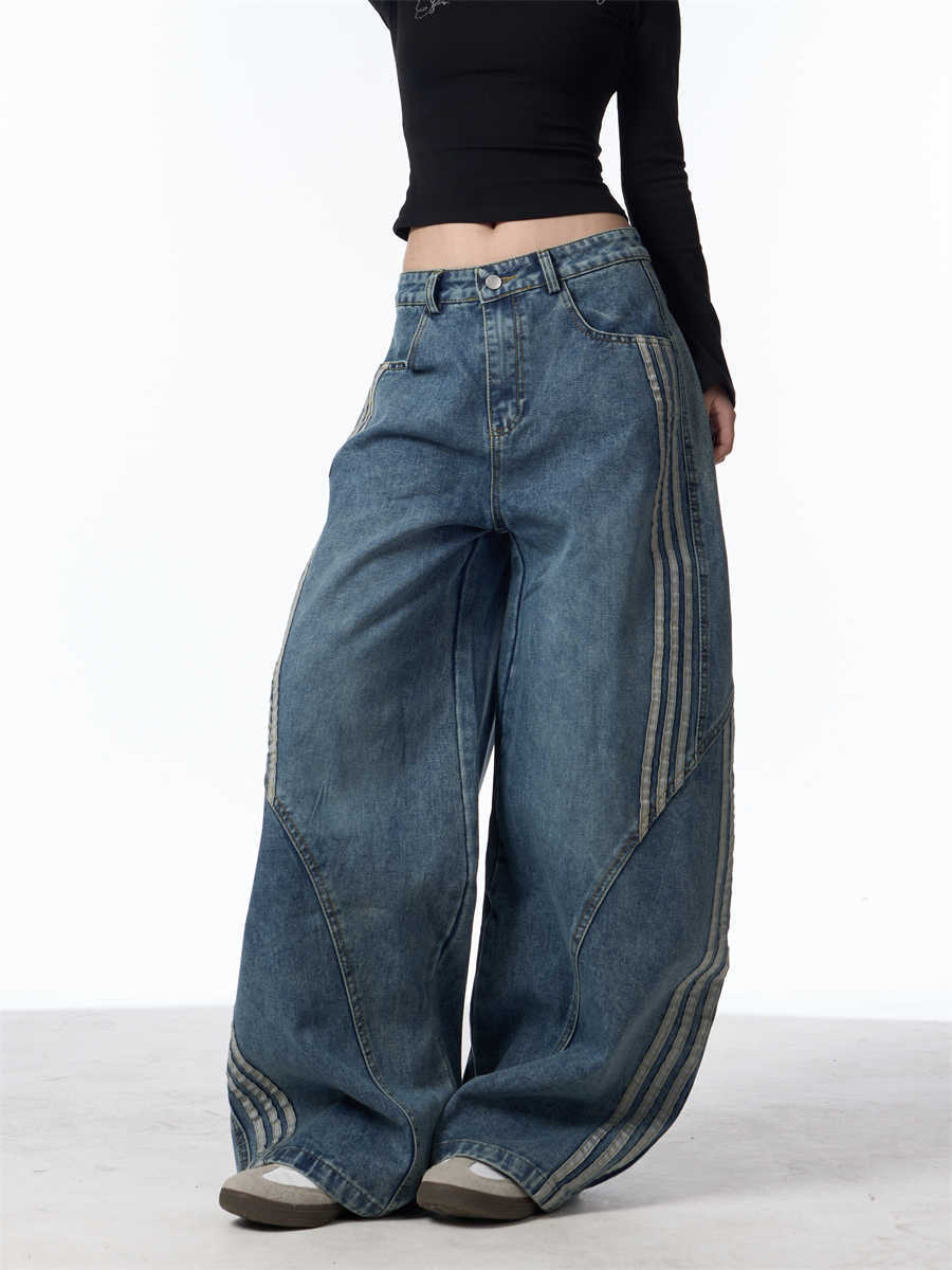 Halloy™ Striped Accented Curved Cut Jeans