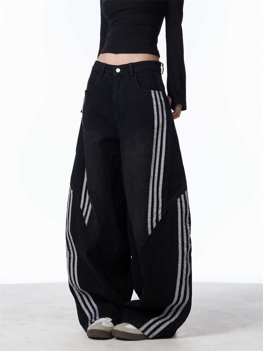 Halloy™ Striped Accented Curved Cut Jeans